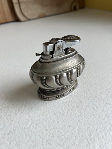 Briquet vintage table - briquet,