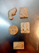 Lot de 5 fèves Fève Moyet Perrin Concorde Marianne Lis Poisson Lune Biscuit