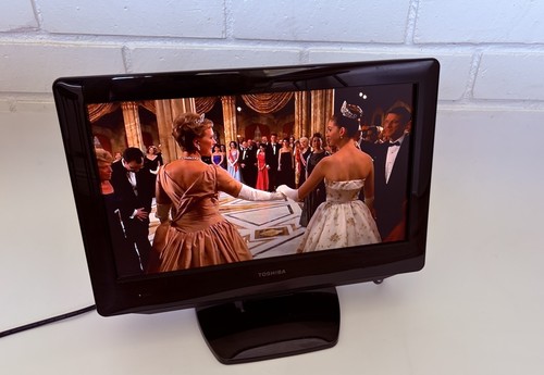 Toshiba lcd dvd - 19", combo