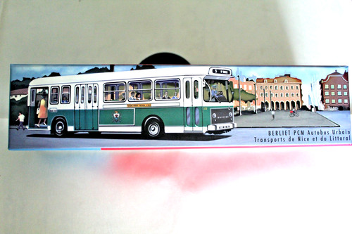 Autobus - -,