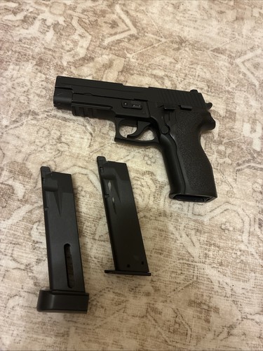 Airsoft p226 green gas - and, c02