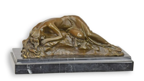 Une sculpture bronze - une,
