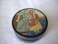 Petite boîte ronde ancienne