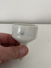 Entonnoir en porcelaine de