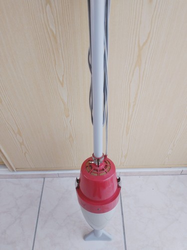 Ancien aspirateur balai - ancien,