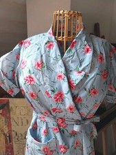 Idéale théâtre,cinéma 1930/40 Robe de chambreT42 bleu ciel avec imprime oeillets