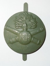 REPRODUCTION INSIGNE RONDACHE DE CASQUE ADRIAN MODELE 26 - ARTILLERIE - COPIE