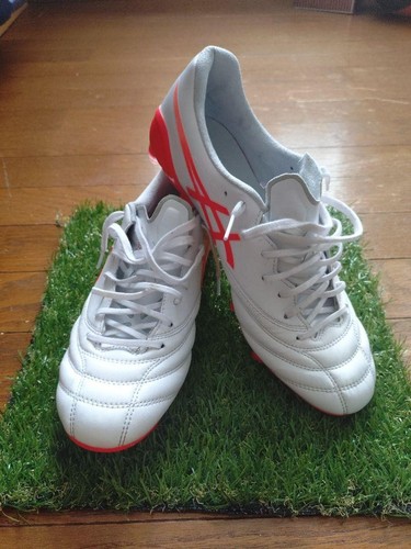 Chaussures football asics - chaussures,