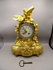 Pendule ancienne en bronze doré.Signé H.Luppens,Paris.Décor aux perruches.XIX°.