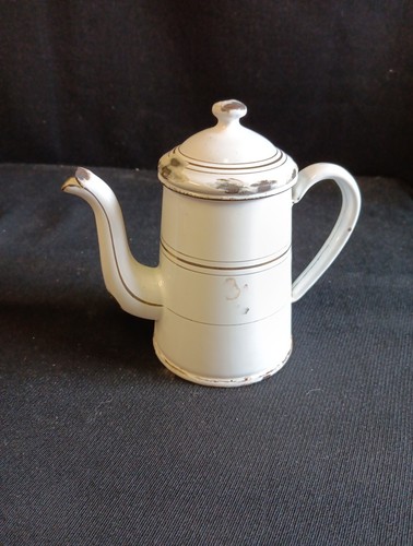 Petite cafetière émaillée