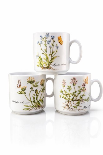 Lot tasses en - 3, porcelaine