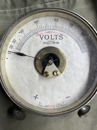 Voltmètre très ancien