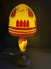 Lampe en pate de verre signee