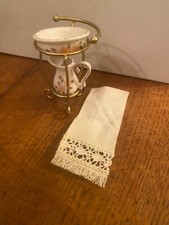 Pour Maison de Poupées nécessaire toilette et son support +serviette