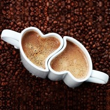 Duo de tasses romantiques en