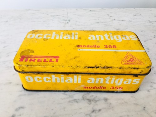 Vieille boîte lunettes - vieille,