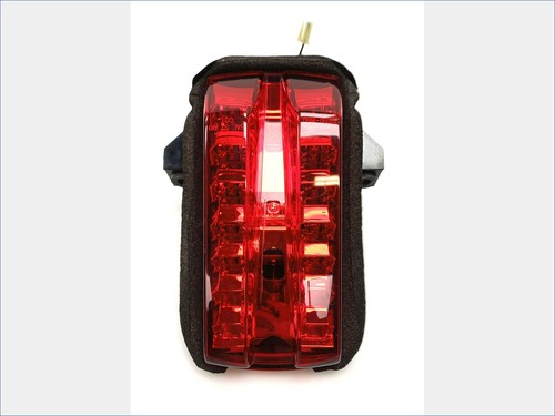 Feu arriere suzuki 650n - feu,