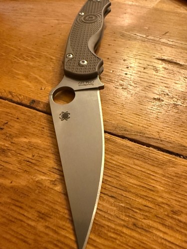 New spyderco paramilitary 2 - new!,
