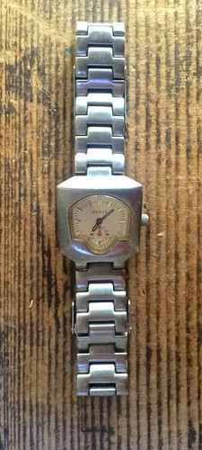 Magnifique guess - magnifique,