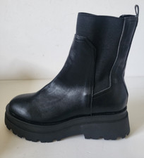 STRADIVARIUS Bottines noires