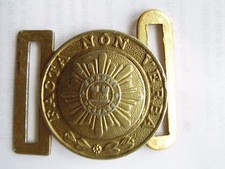 BOUCLE DE CEINTURE DEVISE "FACTA NON VERBA" SCOUT ? ARMEE BRITANNIQUE GB UK ?