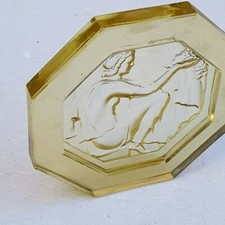 Dessous de Bouteille en verre pressé Jaune ART DECO jeune femme au raisin VERLYS