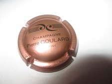 1 capsule de champagne Goulard Pierre sans ombre en fond N°11a rosé