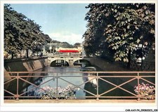 CAR-AAYP4-29-0271 - TRAIN - Un autorail partant pour BREST traverse la ville d