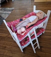 Poupées Our Generation avec lit superposé et vêtements, état neuf