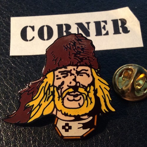 Pin folies corner bd - pin's,