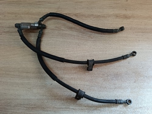 Une durite frein avant moto - frein,
