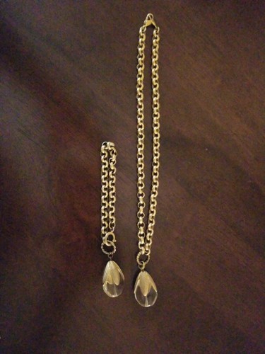 Gold tone chain and - gold,