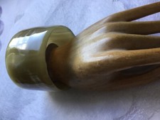 Large bracelet corne zébu ethnique en très bon état.