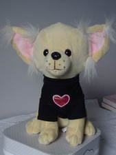 CHIEN CHIHUAHUA  PETRA TOYS  28 X 26 CM  PELUCHE BEIGE SABLE TEE SHIRT NOIR