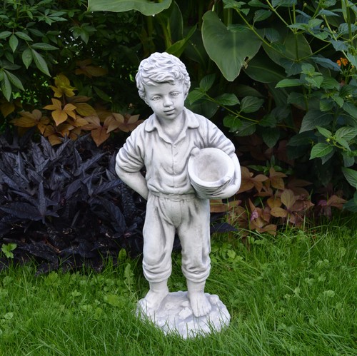 Garçon avec jardinière