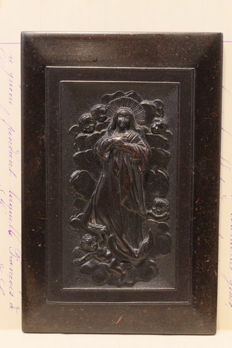 Bas relief religieux sainte