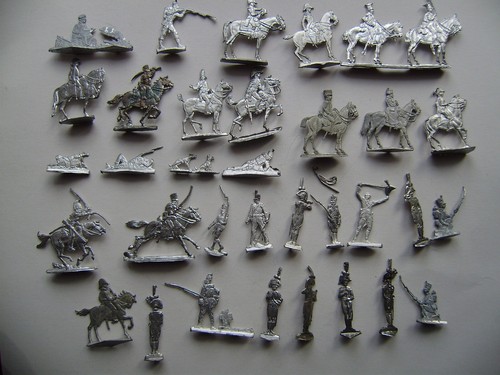 Plats étain 100 figurines - d'étain,