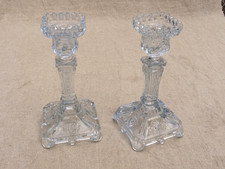 Paire de bougeoirs en verre