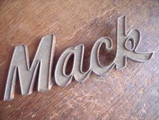 camion MACK sigle logo emblème