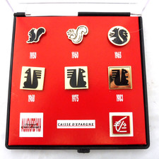 PIN'S PIN COFFRET DE 7 PIN'S CAISSE D'EPARGNE DE 1950 A 1990 ECUREUIL