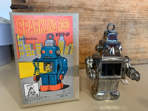 Tintoy walking robot - tintoy, japon
