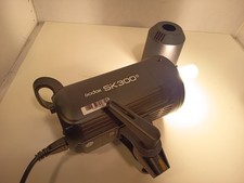 1 X GODOX SL300II SL 300 II Flash Light 5600K Daylight Studio Photograph 1/2