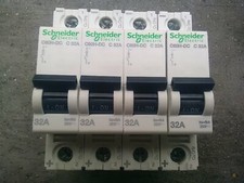 lot de 3 :disjoncteur