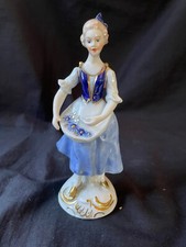 Porcelaine Sitzendorf Allemande Antique. Dame Avec Fleurs. Marqué En Bas