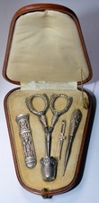 Dans son écrin d'origine superbe nécessaire de couture art nouveau argent massif