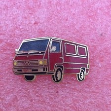 T25 Pins Voiture MERCEDES Camion utilitaire lapel pin