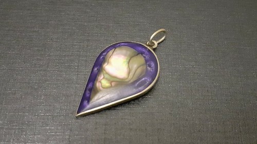 Pendentif goutte nacre