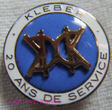 BG13898 - INSIGNE BADGE PNEUS KLEBER COLOMBES 20 ANS DE SERVICES