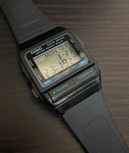 Montre numérique vintage