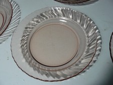 MAGNIFIQUE LOT DE 9 ASSIETTES CREUSES EN ROSALINE VERRE ROSE TORSADE ARCOROC N2